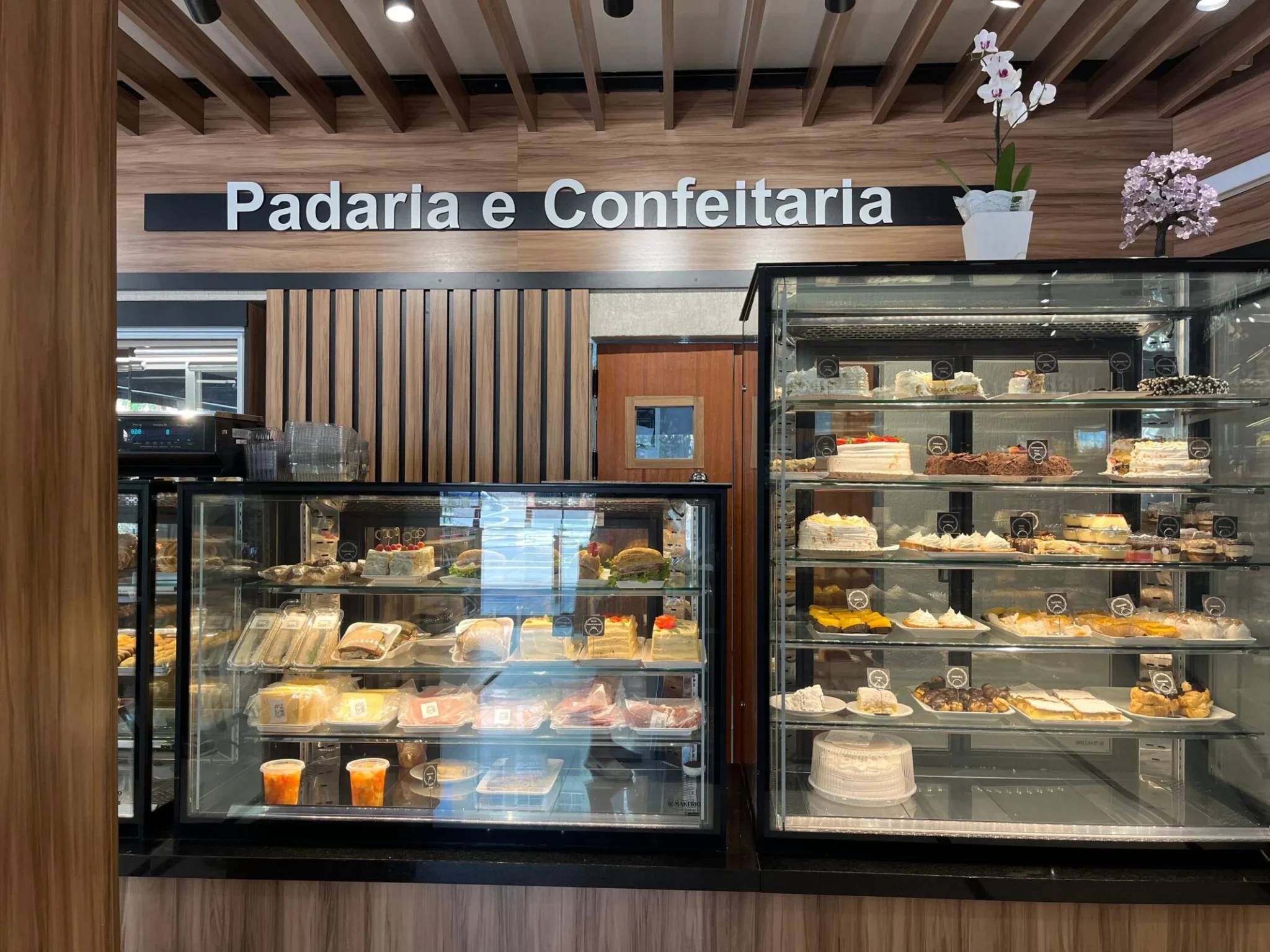 Variedades de confeitaria e padaria
